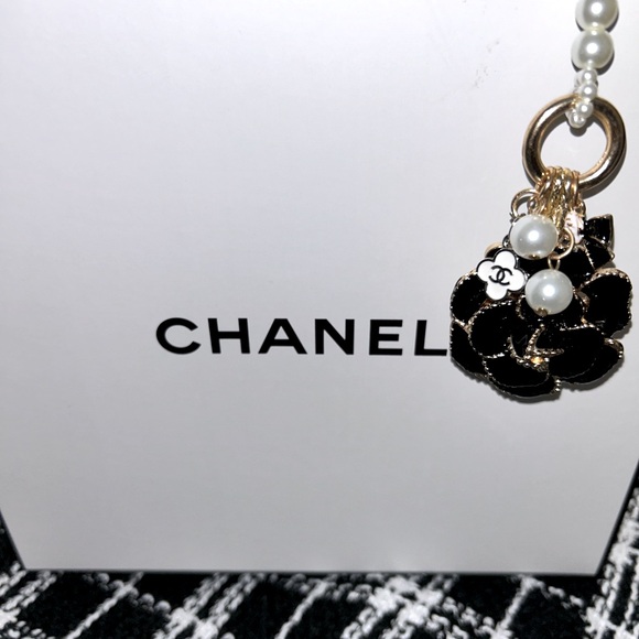 Luxury Pearl Keychain Chanel Charm - Picture 14 of 14